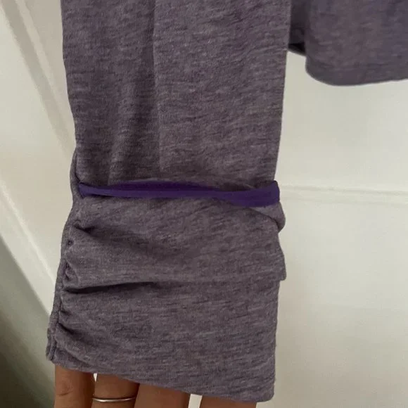 Nike Women's Running Hooded Long-Sleeve Tee - Picture 5 of 6